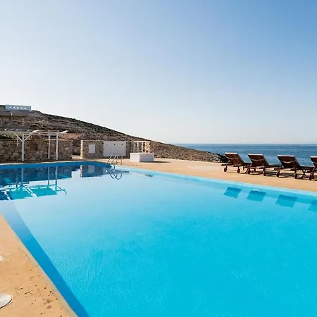 Villa Waterfront With Breathtaking Views 3 *